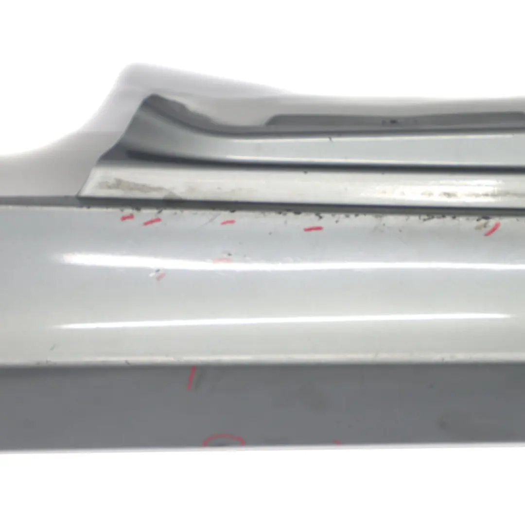 Listello Portiera Destra Grigio Space A52 per BMW E81 E82 E88 M Sport con numero di parte 0034732 BMW E81 E82 E88 M Sport Listello Portiera Destra Grigio Space A52 - SKU 0034732-SCG1 - Numero di parte 0034732