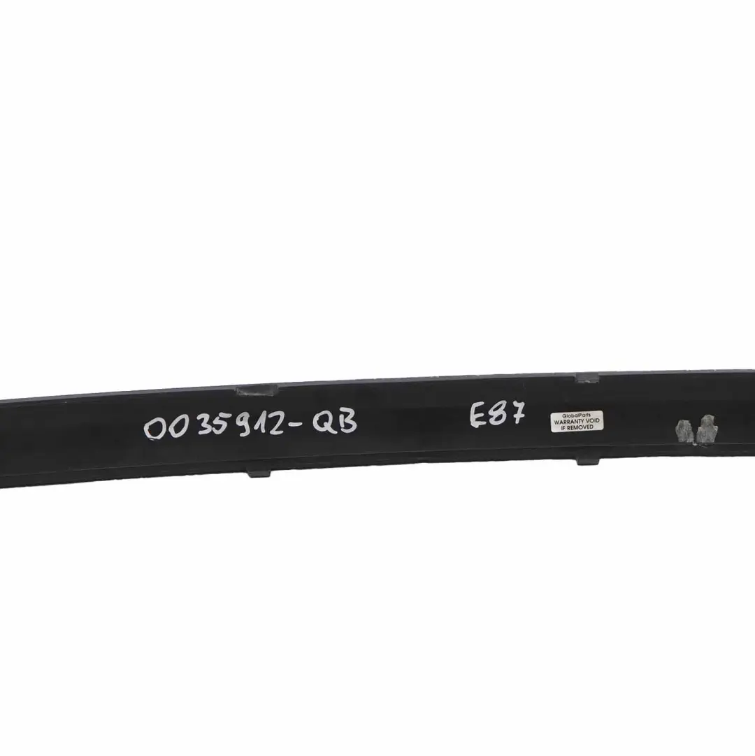 Striscia paraurti posteriore Alpinweiss 3 - 300 per BMW E81 E87 LCI con numero di parte 0035912 BMW E81 E87 LCI Striscia paraurti posteriore Alpinweiss 3 - 300 - SKU 0035912-QB - Numero di parte 0035912