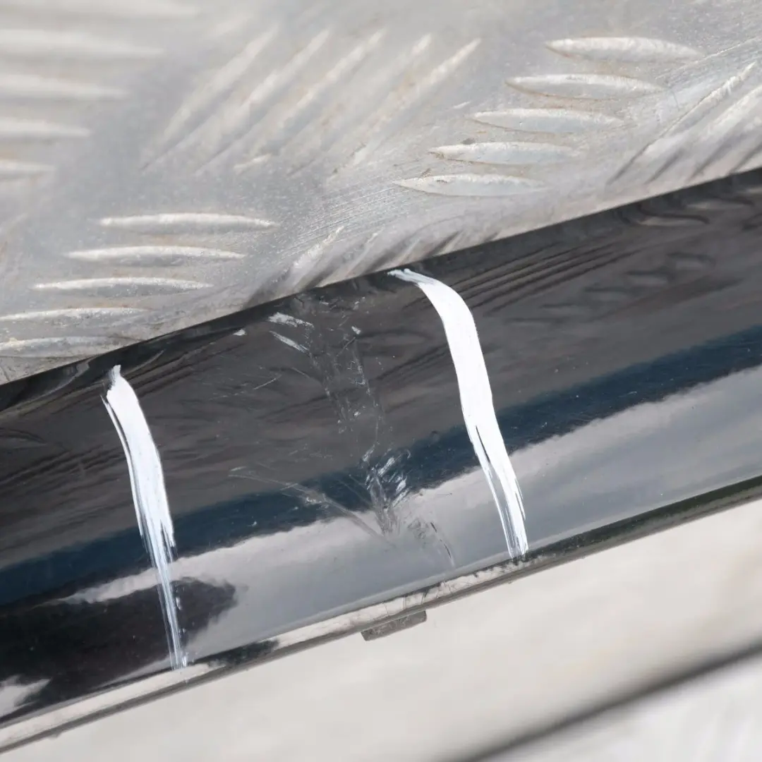 Rubbing Striscia Paraurti Posteriore Black II Nero 2 - 668 per BMW E81 E87 LCI con numero di parte 35912 BMW E81 E87 LCI Rubbing Striscia Paraurti Posteriore Black II Nero 2 - 668 - SKU 0035912-SCH - Numero di parte 35912