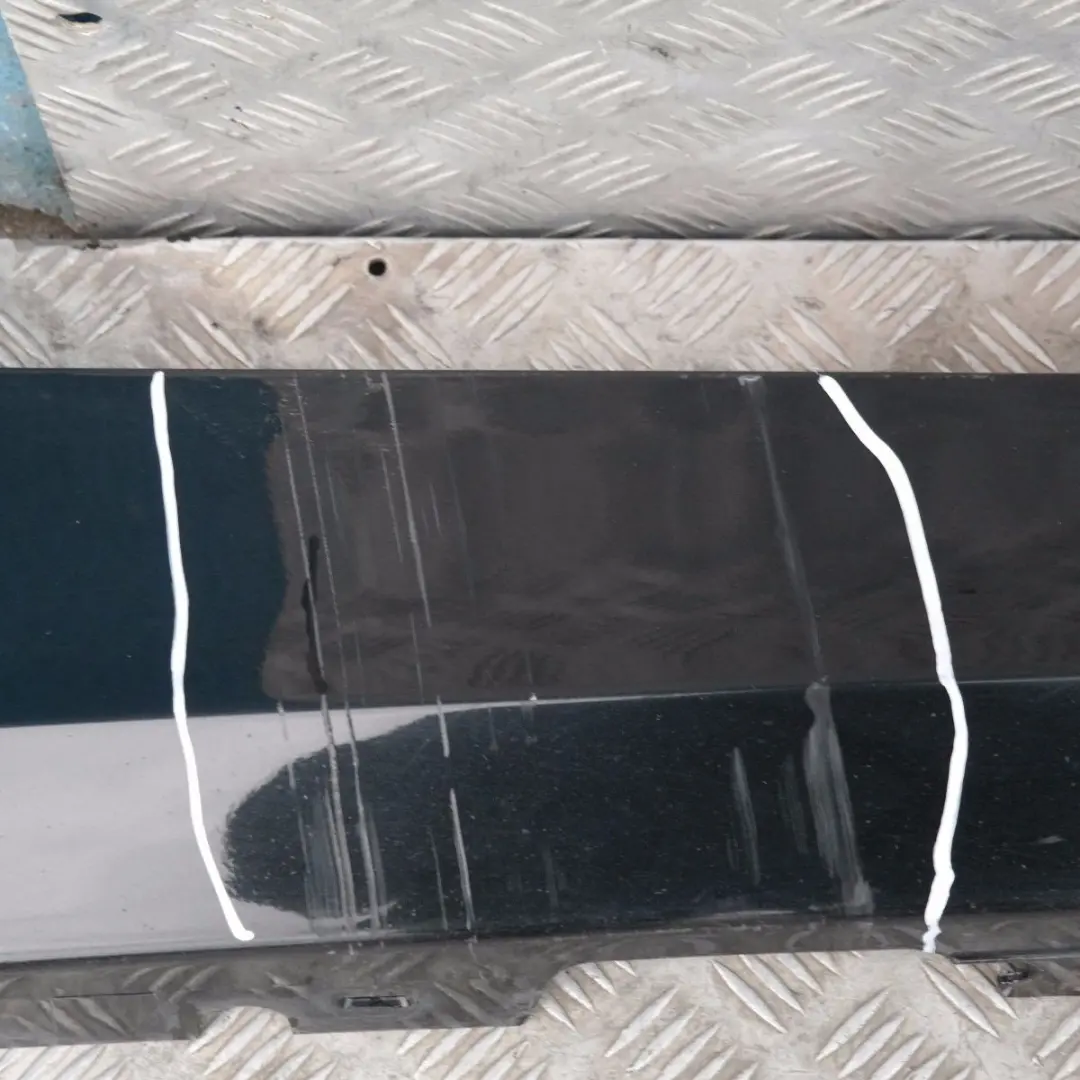 Listello Portiera Apertura Gonna Destra Black Sapphire Metallico per BMW E81 E82 con numero di parte 36142 BMW E81 E82 Listello Portiera Apertura Gonna Destra Black Sapphire Metallico - SKU 0036142-BS6 - Numero di parte 36142