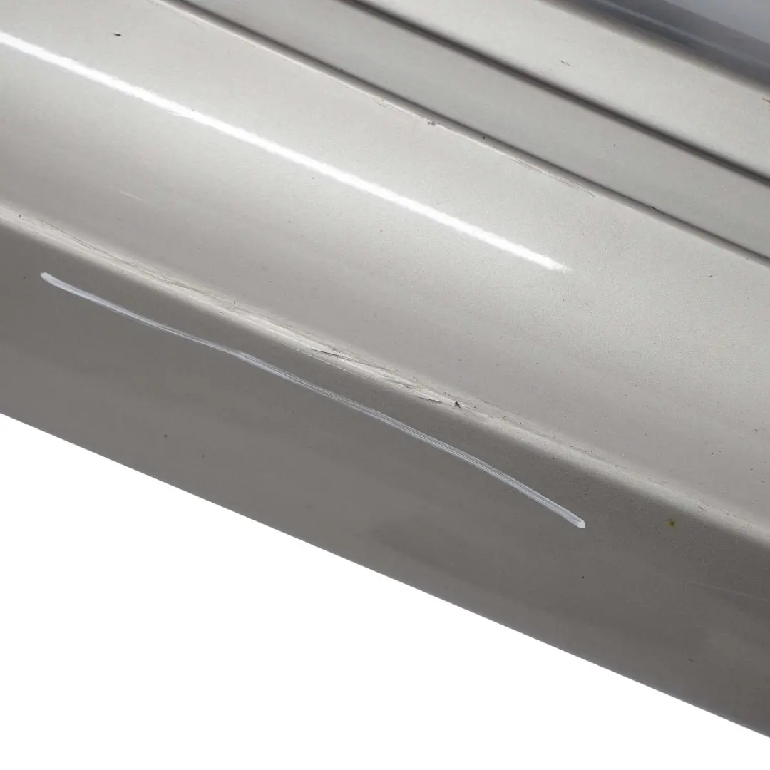 Bande de seuil latérale droite Kaschmirsilber Cashmere Silver A72 pour BMW E81 E88 à propos du numéro de pièce 0036142 BMW E81 E88 Bande de seuil latérale droite Kaschmirsilber Cashmere Silver A72 - SKU 0036142-KAS1 - Numéro de pièce 0036142