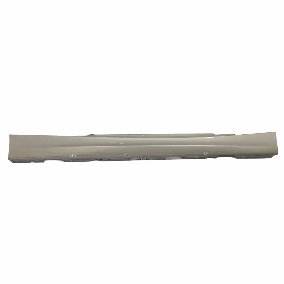 Striscia davanzale Gonna laterale destra Kaschmirsilber A72 per BMW E81 E88 con numero di parte 0036142 BMW E81 E88 Striscia davanzale Gonna laterale destra Kaschmirsilber A72 - SKU 0036142-KAS2 - Numero di parte 0036142