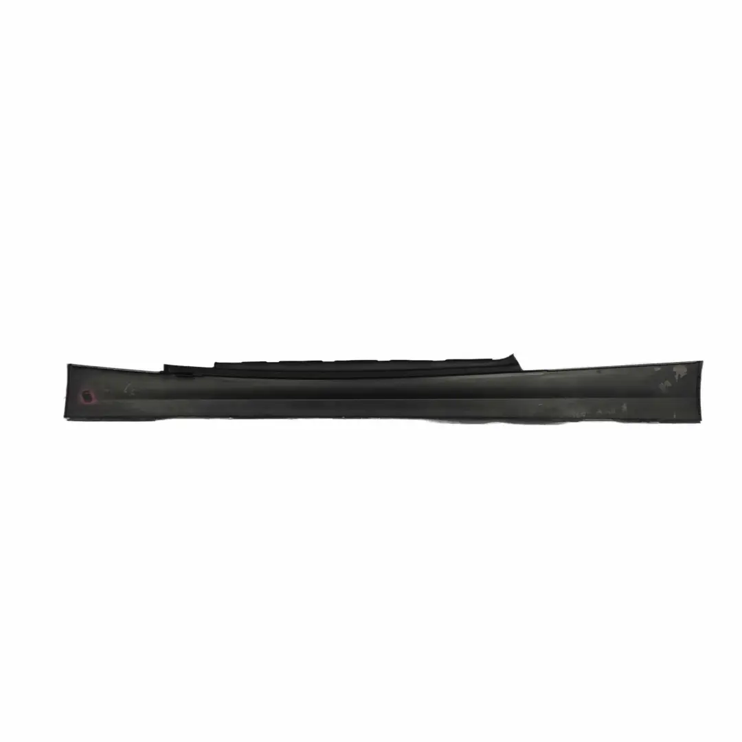 Striscia davanzale Gonna laterale destra Kaschmirsilber A72 per BMW E81 E88 con numero di parte 0036142 BMW E81 E88 Striscia davanzale Gonna laterale destra Kaschmirsilber A72 - SKU 0036142-KAS2 - Numero di parte 0036142
