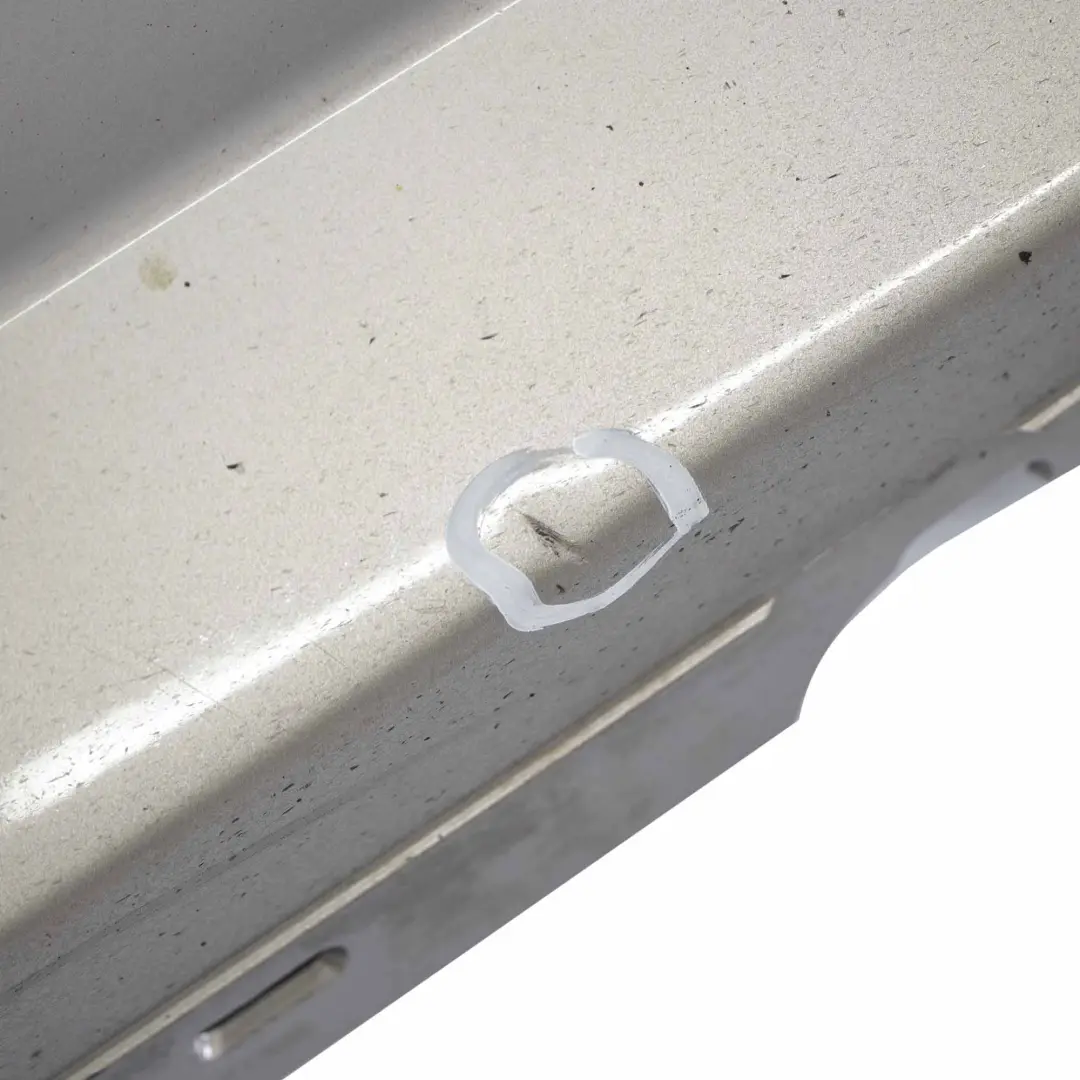 Striscia davanzale Gonna laterale destra Kaschmirsilber A72 per BMW E81 E88 con numero di parte 0036142 BMW E81 E88 Striscia davanzale Gonna laterale destra Kaschmirsilber A72 - SKU 0036142-KAS2 - Numero di parte 0036142
