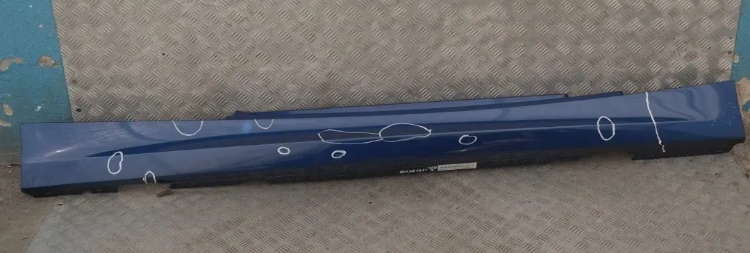Listello Portiera Apertura Gonna Destra Montegoblau Blu per BMW E81 E82 E88 4 con numero di parte 36142 BMW E81 E82 E88 4 Listello Portiera Apertura Gonna Destra Montegoblau Blu - SKU 0036142-MTB4 - Numero di parte 36142