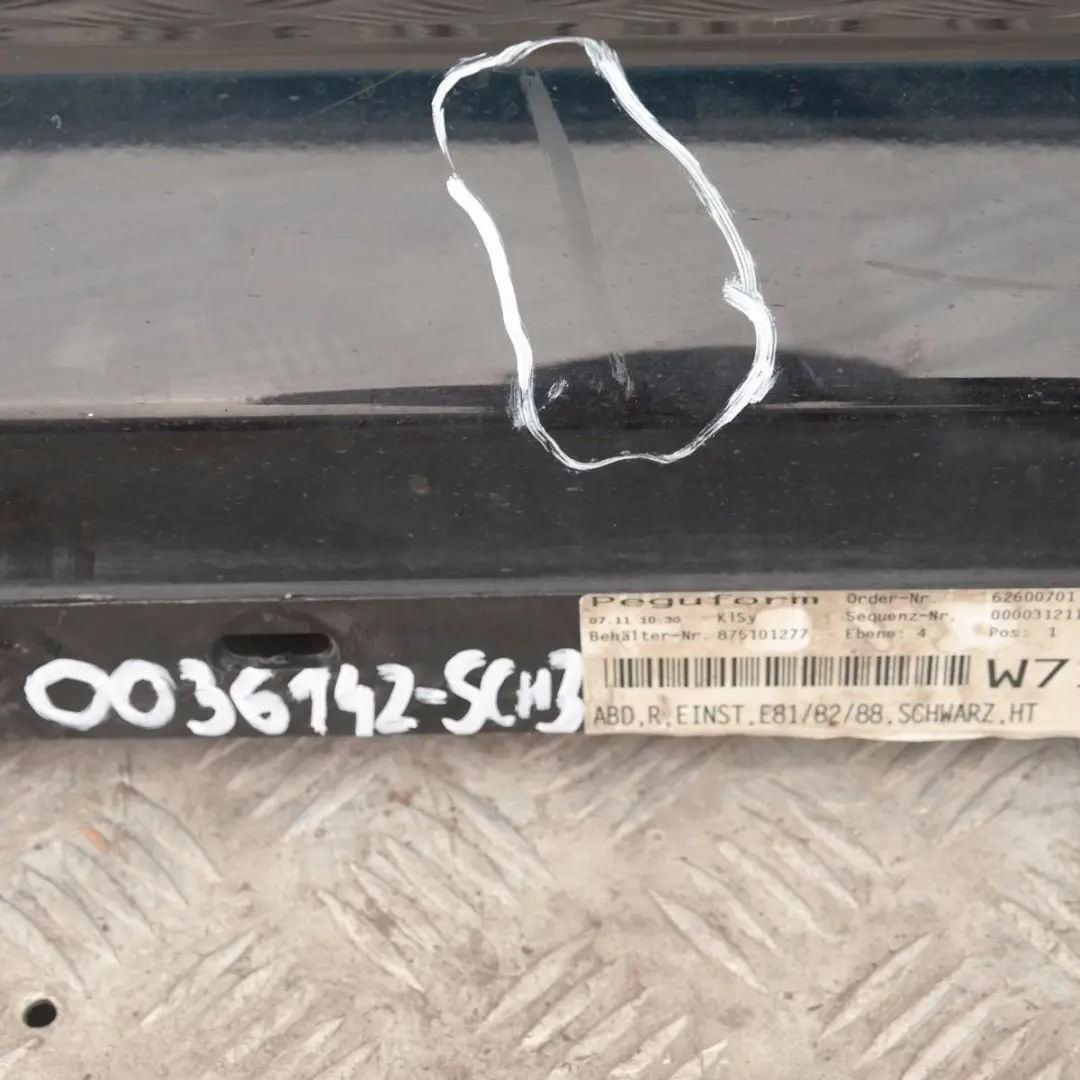 Sill Strip Side Skirt Derecha Schwarz 2 Negro - 668 para BMW E81 E82 E88 con número de pieza 36142 BMW E81 E82 E88 Sill Strip Side Skirt Derecha Schwarz 2 Negro - 668 - SKU 0036142-SCH3 - Número de pieza 36142