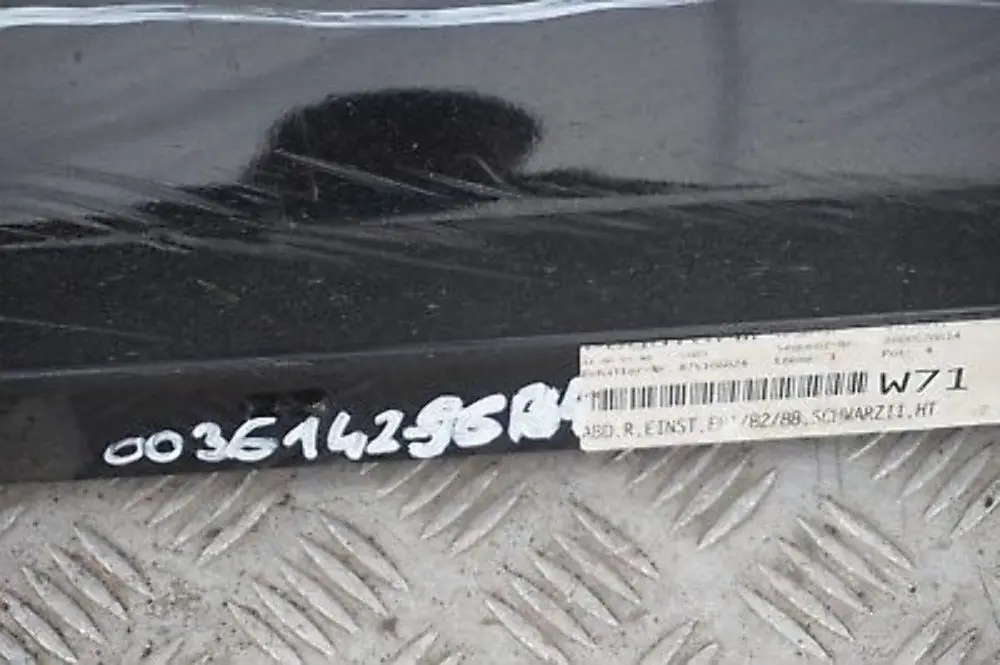 BMW 1 E81 Nakładka próg prawy schwarz II 668 - SKU 0036142-SCH4 - Numer Części 0036142