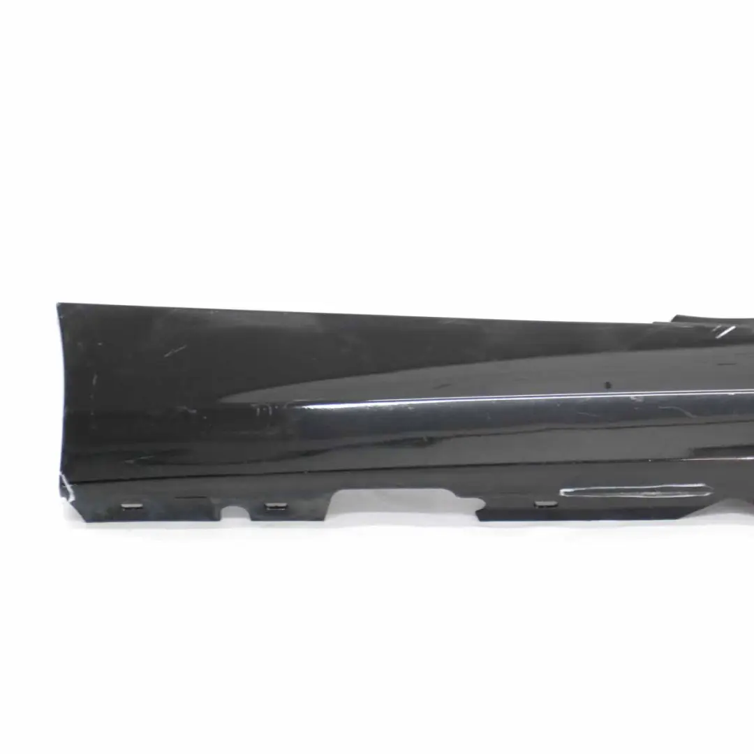 Sill Strip Faldón Lateral Derecho Schwarz 2 Negro - 668 para BMW E81 E88 con número de pieza 0036142 BMW E81 E88 Sill Strip Faldón Lateral Derecho Schwarz 2 Negro - 668 - SKU 0036142-SCH5 - Número de pieza 0036142