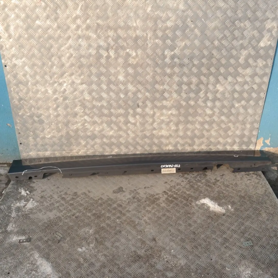 Schwellerleiste Blende Schweller rechts Sparkling Graphite für BMW 1 er E81 E82 E88 mit Teilenummer 51770036142 BMW 1 er E81 E82 E88 Schwellerleiste Blende Schweller rechts Sparkling Graphite - SKU 0036142-SG2 - Teilenummer 51770036142