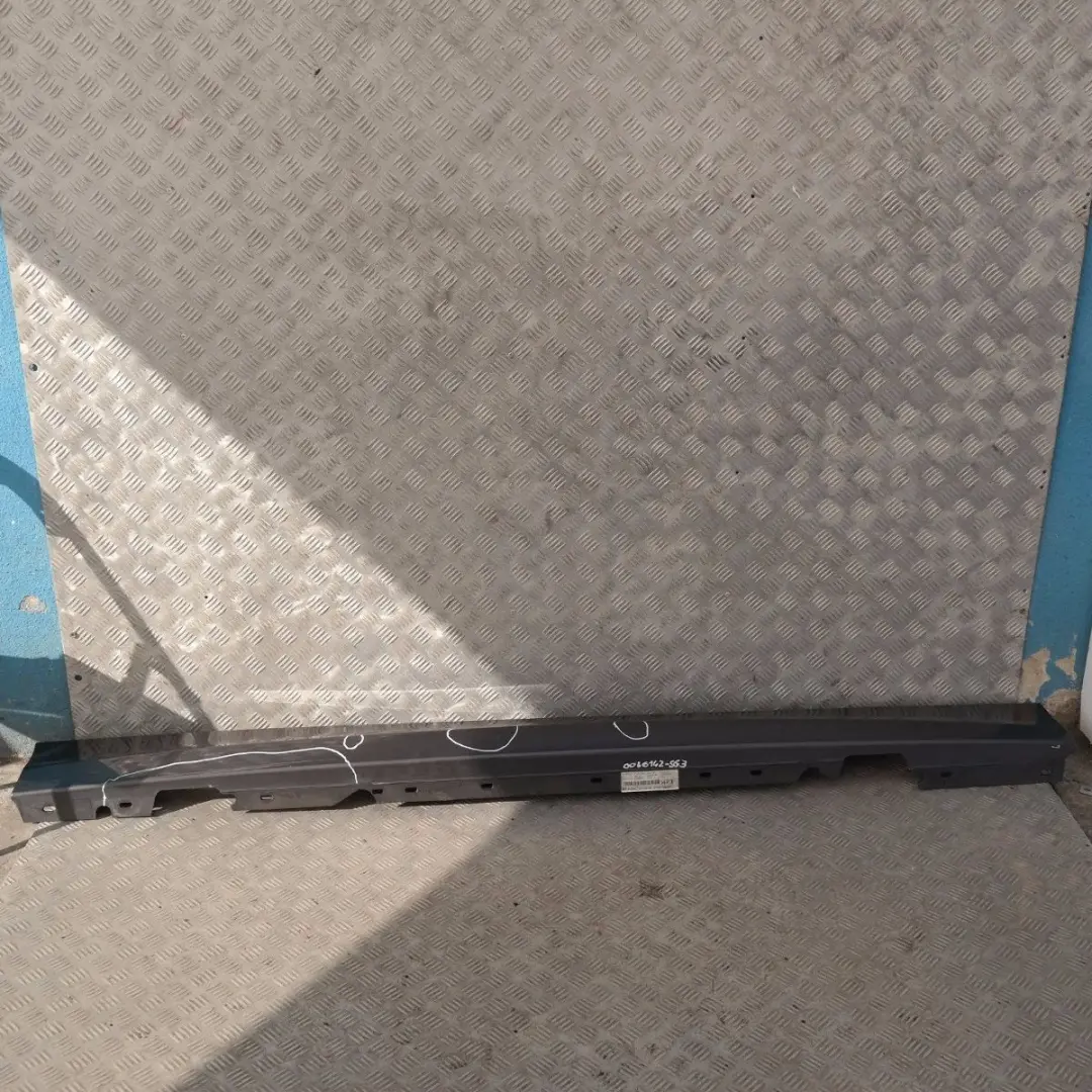 Schwellerleiste Blende Schweller rechts Sparkling Graphite für BMW 1 er E81 E82 E88 mit Teilenummer 51770036142 BMW 1 er E81 E82 E88 Schwellerleiste Blende Schweller rechts Sparkling Graphite - SKU 0036142-SG3 - Teilenummer 51770036142