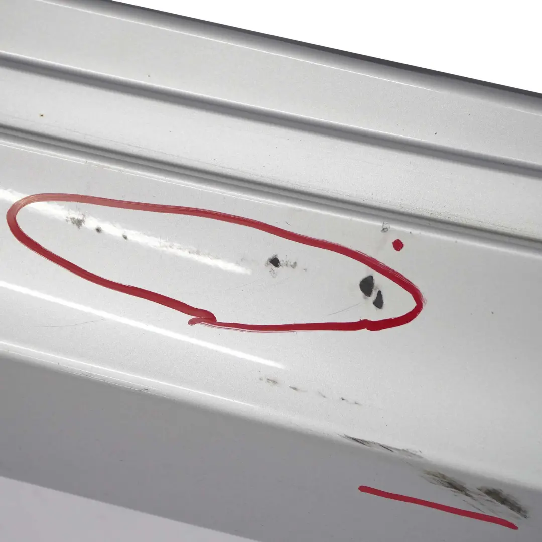 Sill Strip Faldon lateral derecho Titansilber Titan Silver 354 para BMW E81 E82 E88 con número de pieza 0036142 BMW E81 E82 E88 Sill Strip Faldon lateral derecho Titansilber Titan Silver 354 - SKU 0036142-TS5 - Número de pieza 0036142