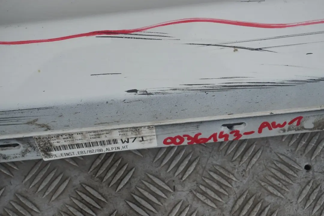 Bas de Porte Peint a Gauche Blanc des Alpes 300 pour BMW E81 E82 E88 à propos du numéro de pièce 0036143 BMW E81 E82 E88 Bas de Porte Peint a Gauche Blanc des Alpes 300 - SKU 0036143-AW1 - Numéro de pièce 0036143