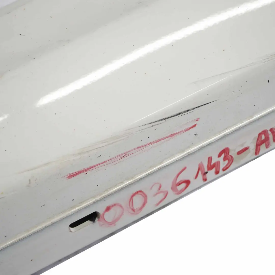 Bande de seuil latérale gauche Alpinweiss White 300 pour BMW E81 E82 E88 à propos du numéro de pièce 0036143 BMW E81 E82 E88 Bande de seuil latérale gauche Alpinweiss White 300 - SKU 0036143-AW3 - Numéro de pièce 0036143
