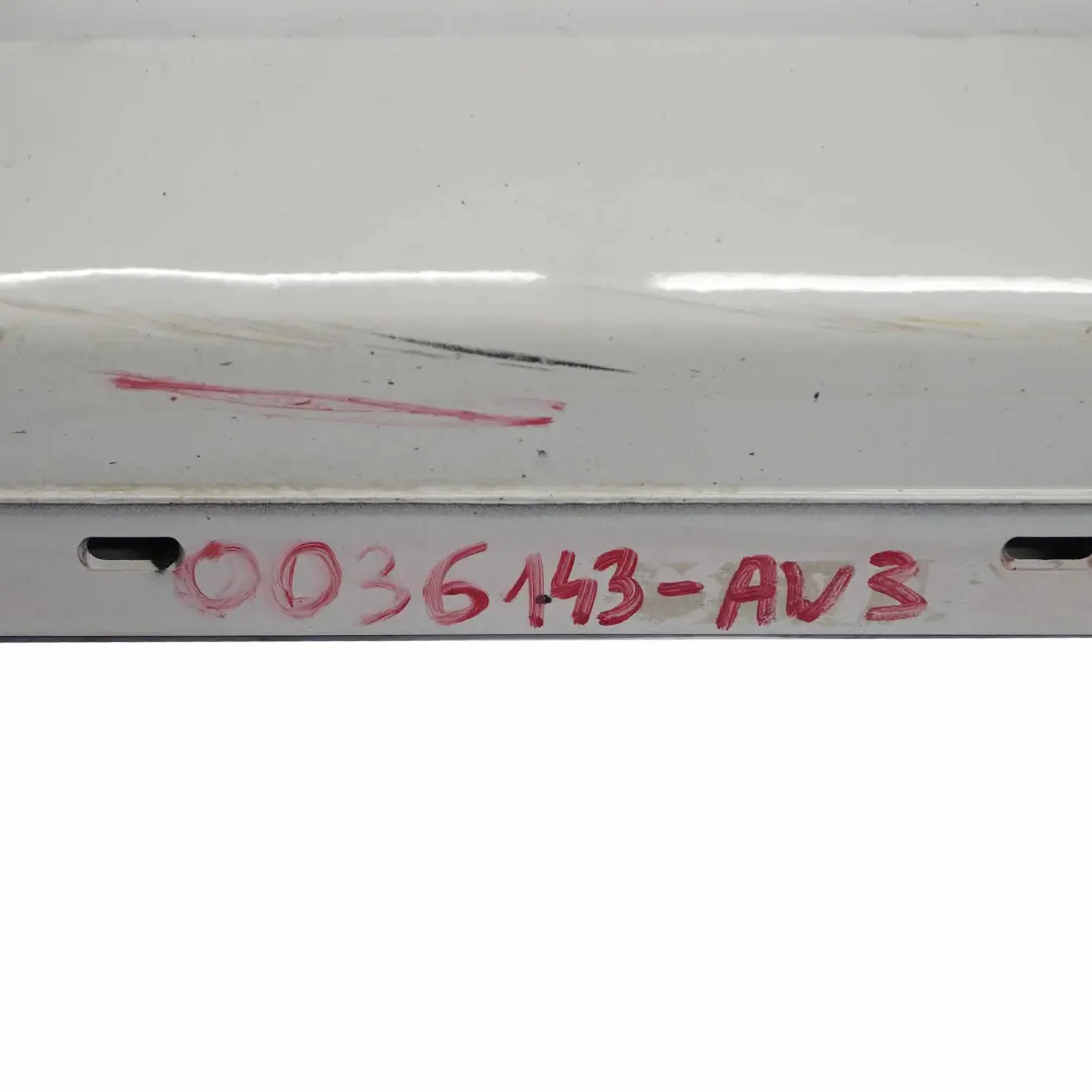 Sill Strip Faldón Lateral Izquierdo Alpinweiss Blanco 300 para BMW E81 E82 E88 con número de pieza 0036143 BMW E81 E82 E88 Sill Strip Faldón Lateral Izquierdo Alpinweiss Blanco 300 - SKU 0036143-AW3 - Número de pieza 0036143