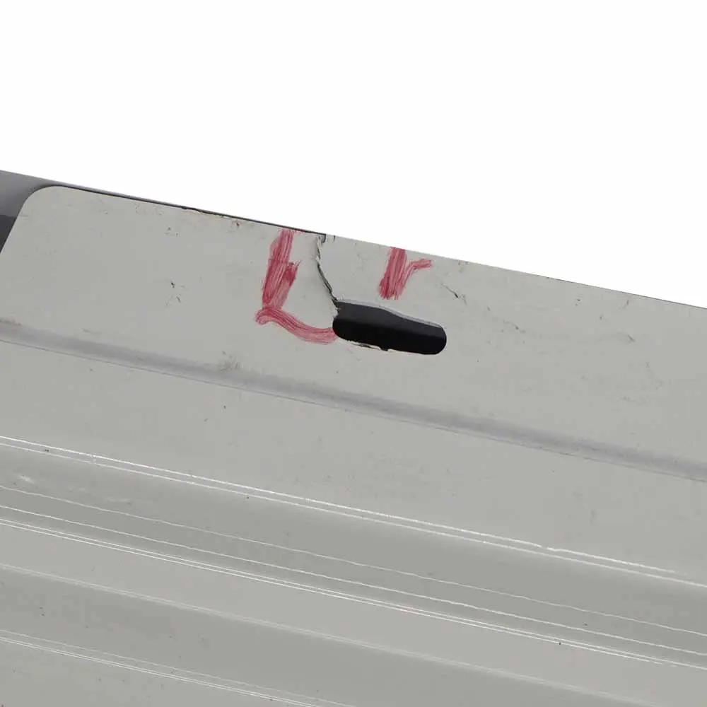 Gonna laterale Sill Strip sinistra Alpinweiss Bianco 300 per BMW E81 E82 E88 con numero di parte 0036143 BMW E81 E82 E88 Gonna laterale Sill Strip sinistra Alpinweiss Bianco 300 - SKU 0036143-AW3 - Numero di parte 0036143