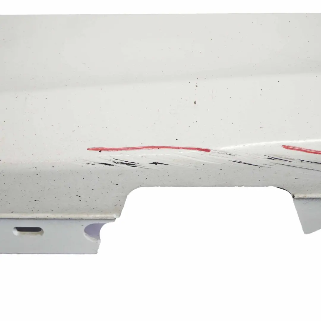 Bande de seuil latérale gauche Alpinweiss White 300 pour BMW E81 E82 E88 à propos du numéro de pièce 0036143 BMW E81 E82 E88 Bande de seuil latérale gauche Alpinweiss White 300 - SKU 0036143-AW3 - Numéro de pièce 0036143