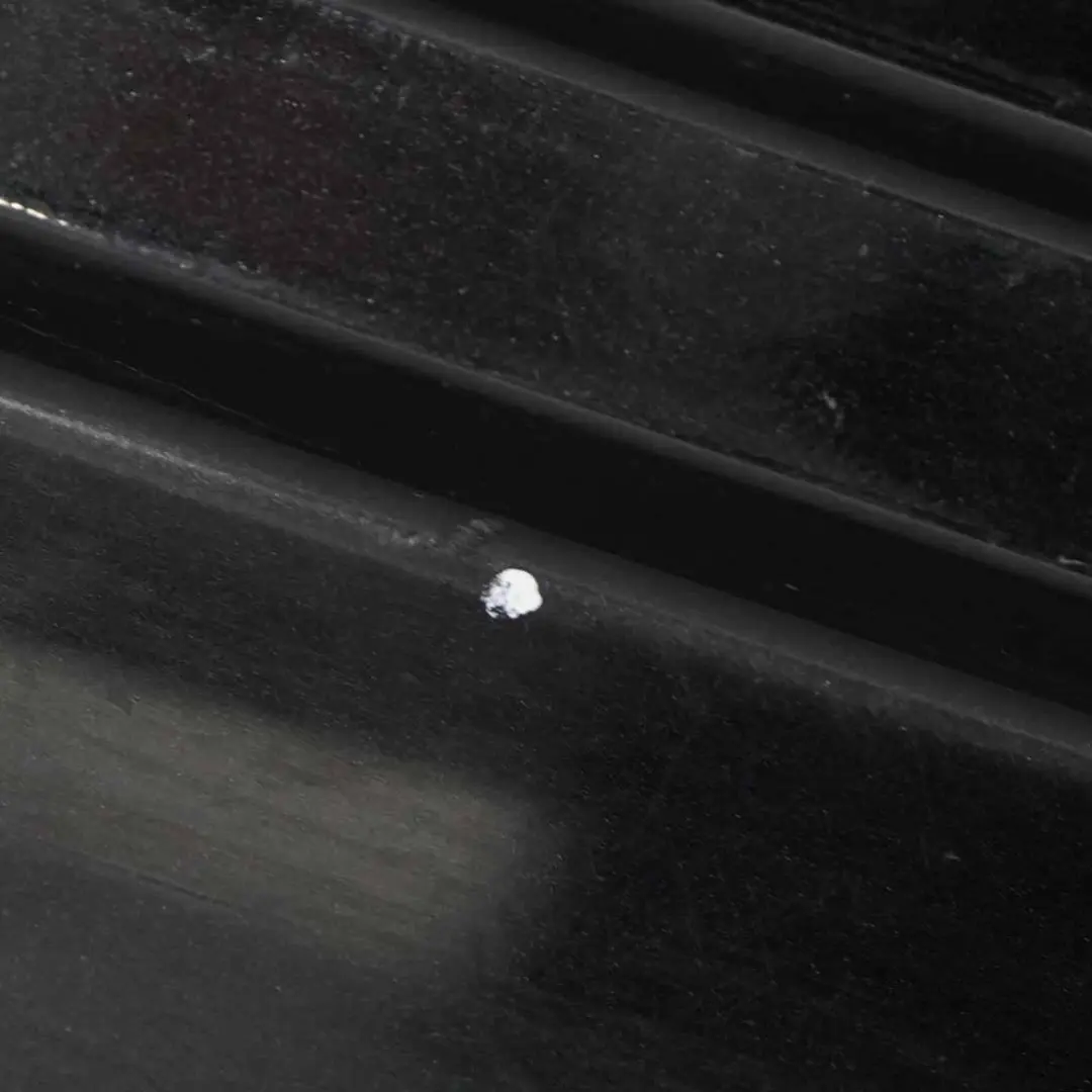 Gonna laterale sinistra Nero Zaffiro Metallizzato - 475 per BMW E81 E82 E88 con numero di parte 0036143 BMW E81 E82 E88 Gonna laterale sinistra Nero Zaffiro Metallizzato - 475 - SKU 0036143-BS4 - Numero di parte 0036143