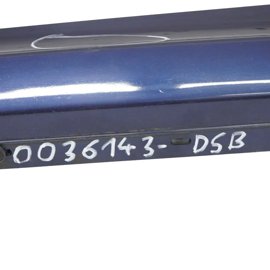 Sill Strip Side Skirt Left Tiefseeblau Deep Sea Blue - A76 para BMW E81 E82 E88 con número de pieza 0036143 BMW E81 E82 E88 Sill Strip Side Skirt Left Tiefseeblau Deep Sea Blue - A76 - SKU 0036143-DSB - Número de pieza 0036143