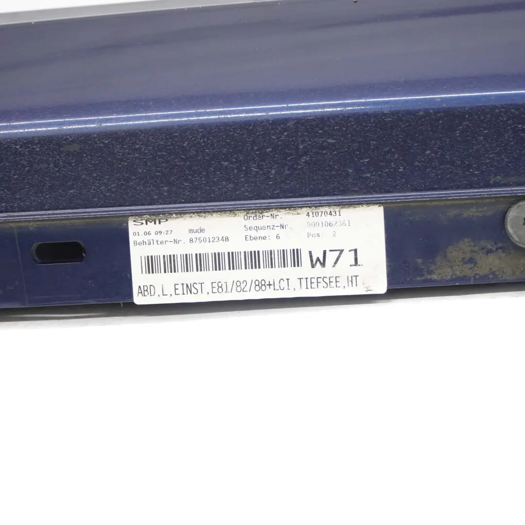Schwellerleiste Blende Schweller Links Tiefseeblau - A76 für BMW 1 E81 E82 E88 mit Teilenummer 0036143 BMW 1 E81 E82 E88 Schwellerleiste Blende Schweller Links Tiefseeblau - A76 - SKU 0036143-DSB - Teilenummer 0036143