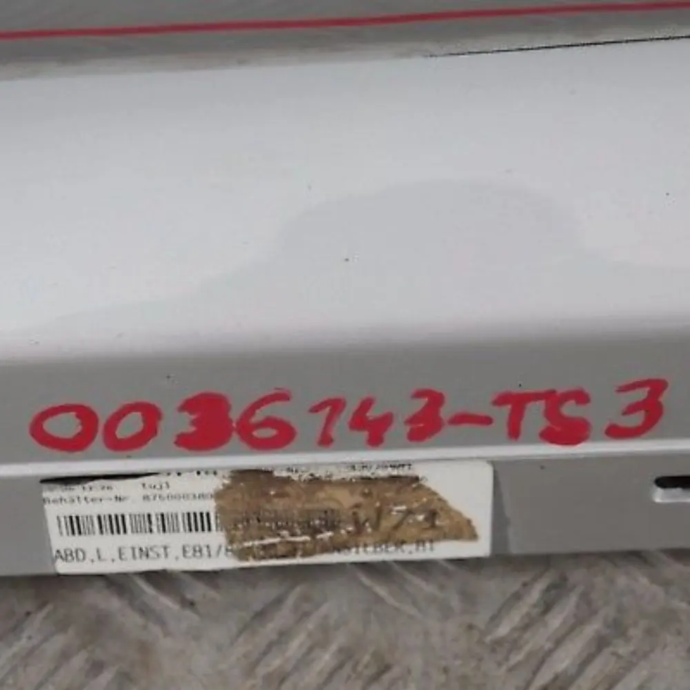 Sill Strip Faldon Lateral Izquierdo Titansilber Titan Silver para BMW E81 E82 E88 con número de pieza 36143 BMW E81 E82 E88 Sill Strip Faldon Lateral Izquierdo Titansilber Titan Silver - SKU 0036143-TS3 - Número de pieza 36143