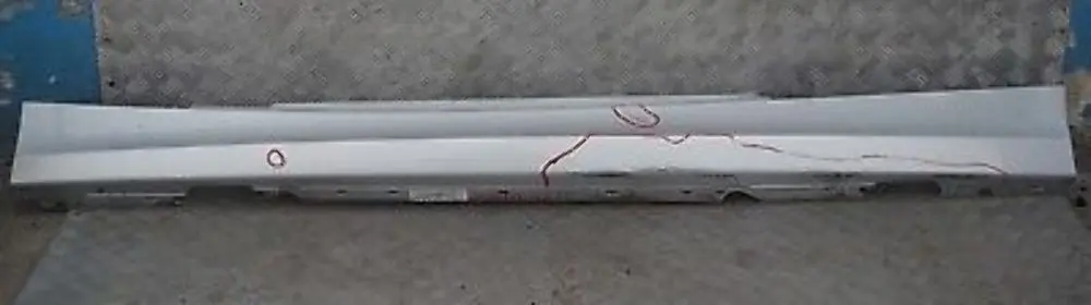 Nakładka na próg lewy titansilber 354 do BMW 1 E81 o numerze 0036143 BMW 1 E81 Nakładka na próg lewy titansilber 354 - SKU 0036143-TS5 - Numer Części 0036143