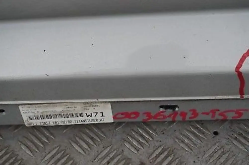 Nakładka na próg lewy titansilber 354 do BMW 1 E81 o numerze 0036143 BMW 1 E81 Nakładka na próg lewy titansilber 354 - SKU 0036143-TS5 - Numer Części 0036143