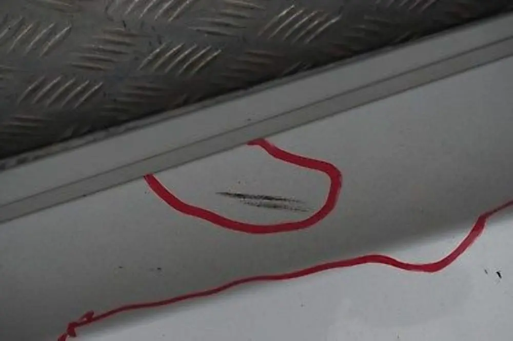 Sill Strip Faldon Izquierdo Titansilber Titan Silver para BMW 5 E81 E82 E88 con número de pieza 0036143 BMW 5 E81 E82 E88 Sill Strip Faldon Izquierdo Titansilber Titan Silver - SKU 0036143-TS5 - Número de pieza 0036143