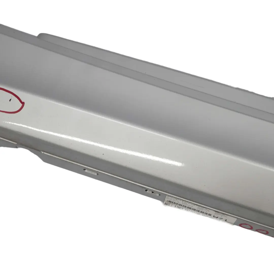 Sill Strip Faldon Cubierta Izquierda Titansilber Titan Silver para BMW E81 E82 E88 con número de pieza 0036143 BMW E81 E82 E88 Sill Strip Faldon Cubierta Izquierda Titansilber Titan Silver - SKU 0036143-TS7 - Número de pieza 0036143