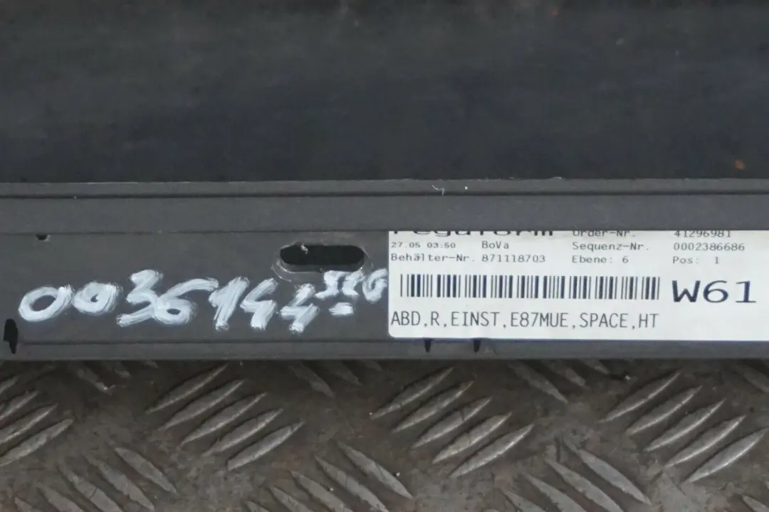 Bas de Porte Couverture Seuil Droite Spacegrau Gris Metallise pour BMW E87 LCI à propos du numéro de pièce 0036144 BMW E87 LCI Bas de Porte Couverture Seuil Droite Spacegrau Gris Metallise - SKU 0036144-SCG - Numéro de pièce 0036144