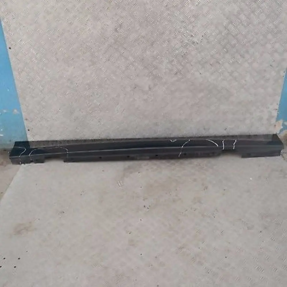 Nakładka listwa próg prawy black do BMW E87 LCI o numerze 36144 BMW E87 LCI Nakładka listwa próg prawy black - SKU 0036144-BS12 - Numer Części 36144