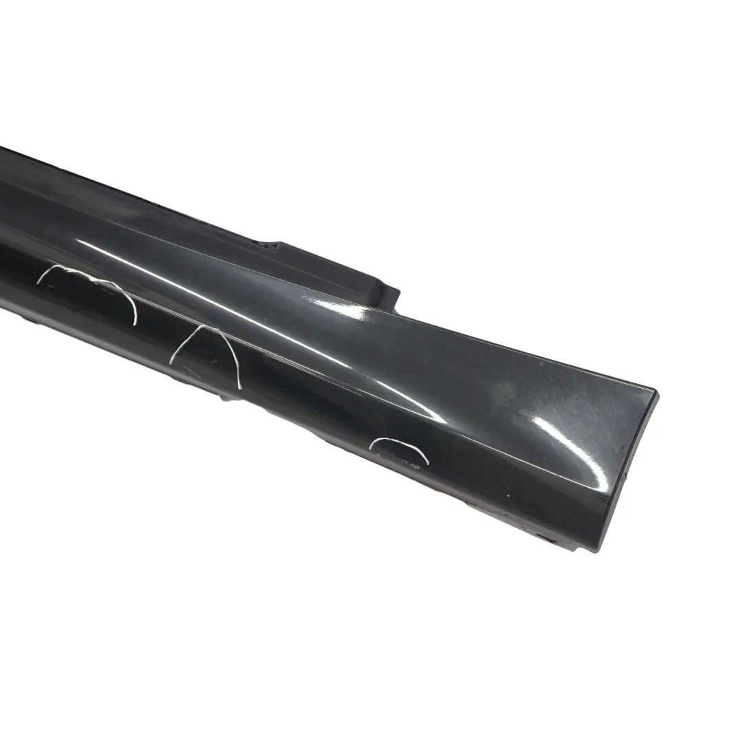 Sill Strip Faldon Lateral Derecho Negro Zafiro Metalizado - 475 para BMW E87 LCI con número de pieza 0036144 BMW E87 LCI Sill Strip Faldon Lateral Derecho Negro Zafiro Metalizado - 475 - SKU 0036144-BS5 - Número de pieza 0036144