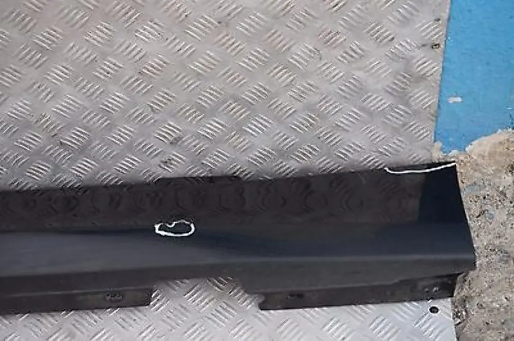 BMW E87 LCI Sill Strip Faldón Lateral Derecho Zafiro Negro Metalizado 475 - SKU 0036144-BS9 - Número de pieza 51770036144