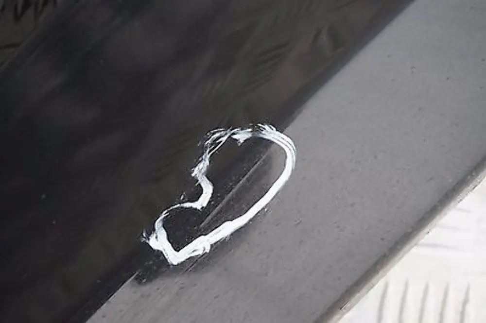 Sill Strip Faldón Lateral Derecho Zafiro Negro Metalizado 475 para BMW E87 LCI con número de pieza 51770036144 BMW E87 LCI Sill Strip Faldón Lateral Derecho Zafiro Negro Metalizado 475 - SKU 0036144-BS9 - Número de pieza 51770036144