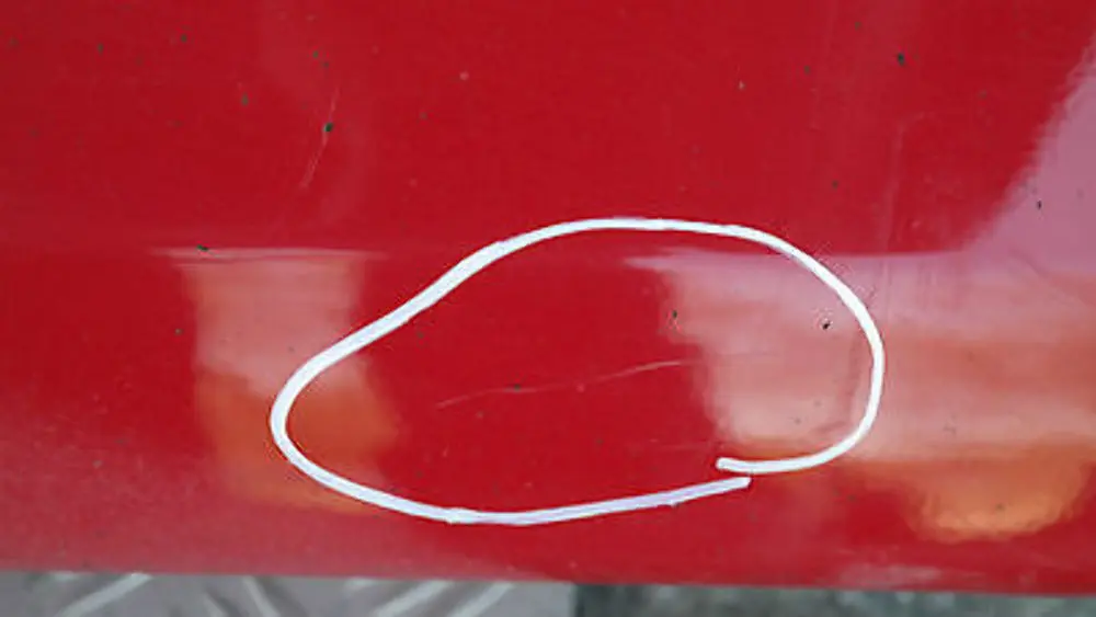 Listello Portiera Apertura Gonna Dx Rosso-Cremisi Rosso per BMW E87 LCI con numero di parte 51770036144 BMW E87 LCI Listello Portiera Apertura Gonna Dx Rosso-Cremisi Rosso - SKU 0036144-KAR1 - Numero di parte 51770036144