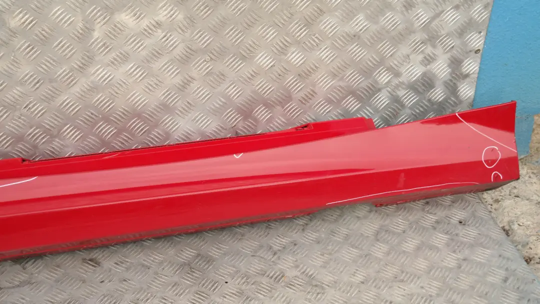 BMW E87 LCI Listello Portiera Apertura Gonna Destra Rosso-Cremisi Rosso - SKU 0036144-KAR2 - Numero di parte 51770036144