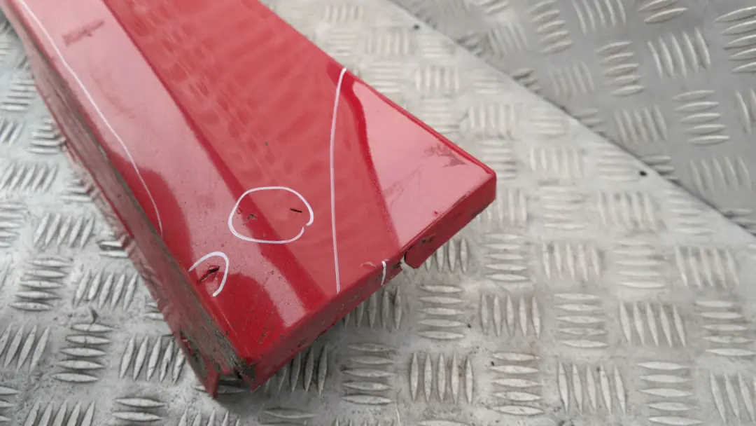 BMW E87 LCI Listello Portiera Apertura Gonna Destra Rosso-Cremisi Rosso - SKU 0036144-KAR2 - Numero di parte 51770036144