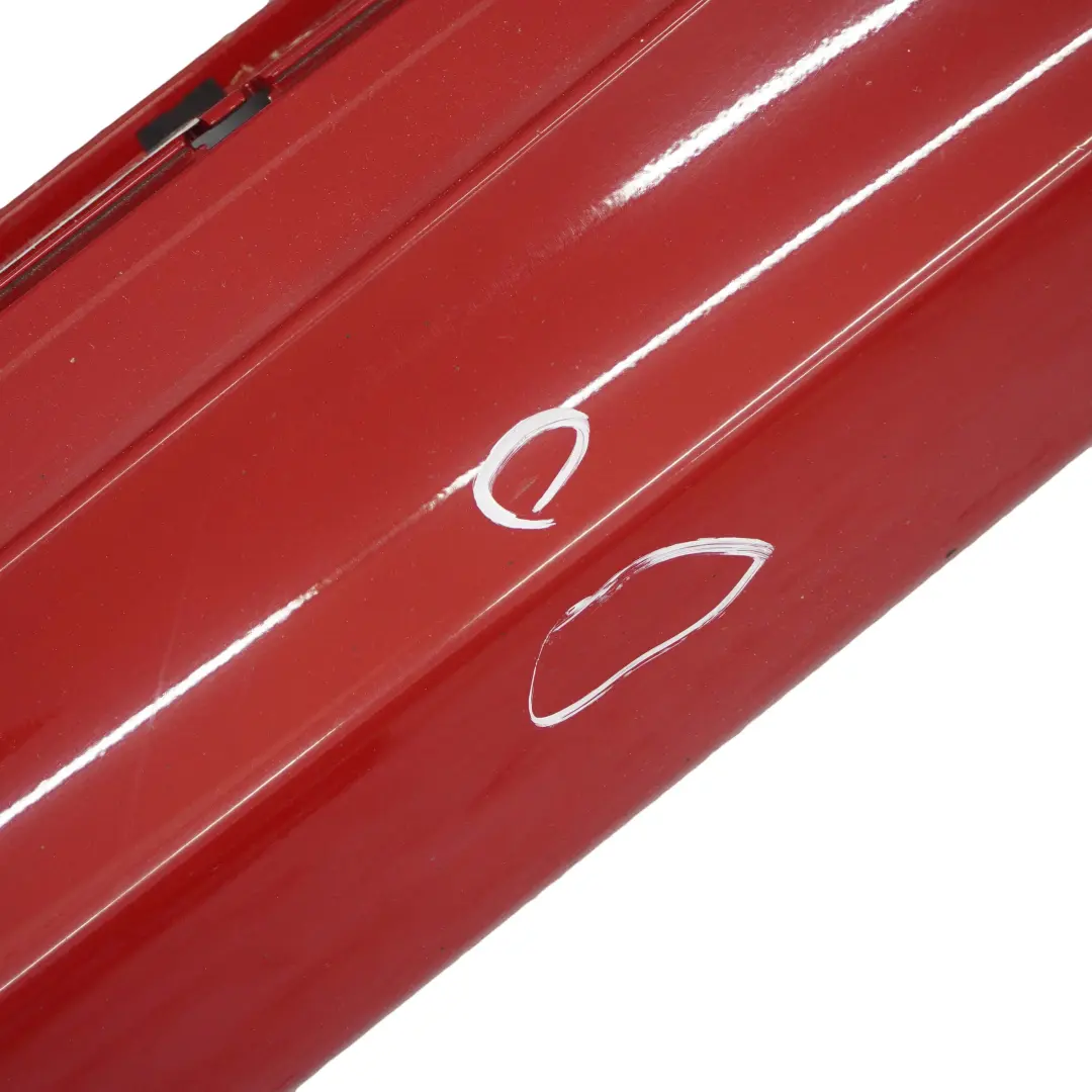 BMW E87 LCI Bas de Porte Seuil Bouchon Droit Rouge Carmin Rouge - A61 - SKU 0036144-KAR5 - Numéro de pièce 0036144