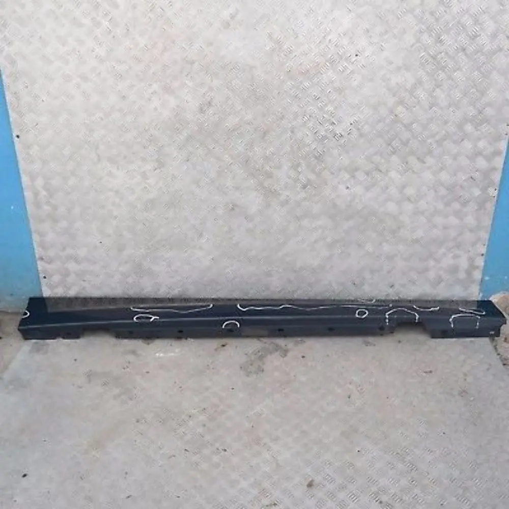 Sill Strip Side Skirt Right Monacoblau Monaco Blue A35 para BMW E87 LCI con número de pieza 36144 BMW E87 LCI Sill Strip Side Skirt Right Monacoblau Monaco Blue A35 - SKU 0036144-MB1 - Número de pieza 36144