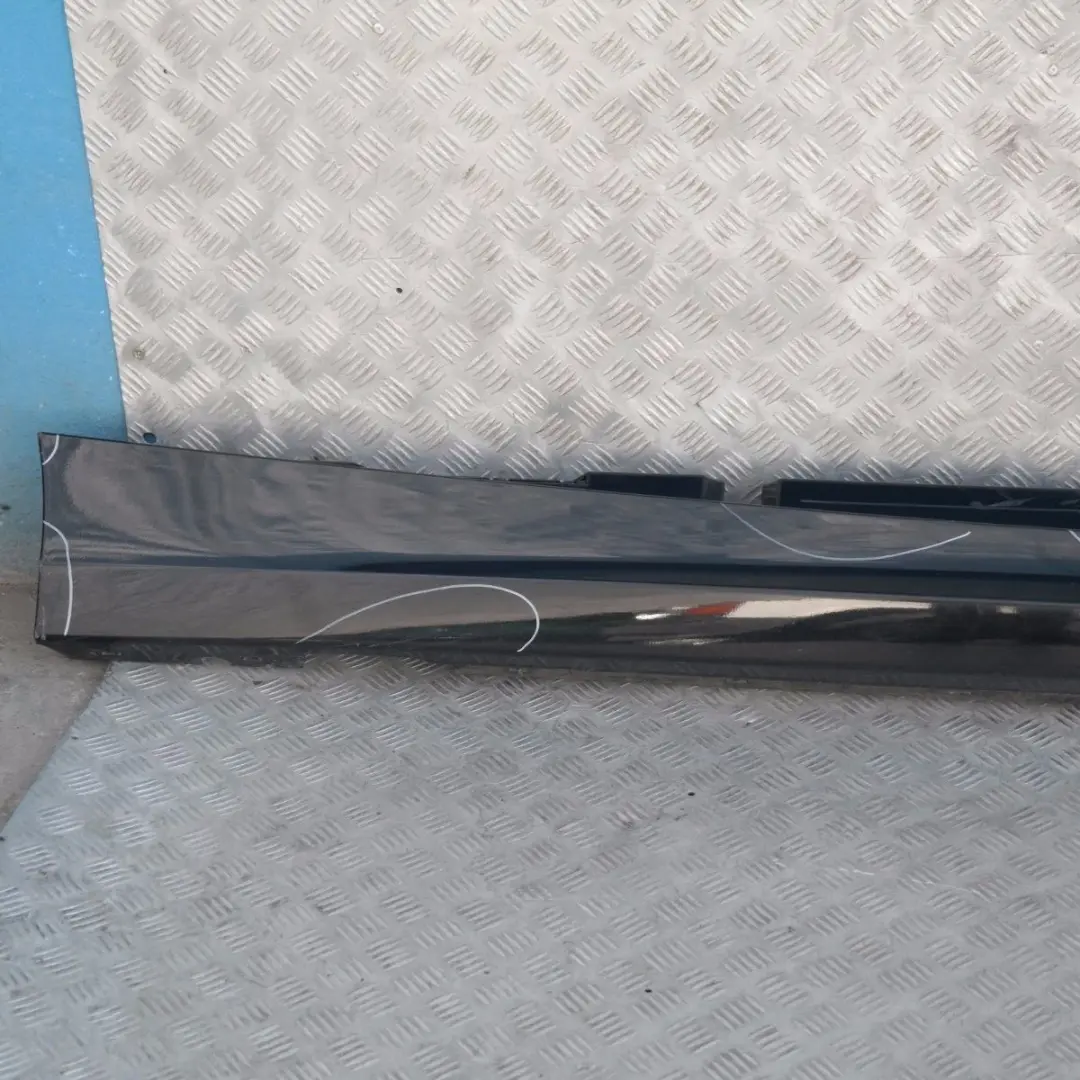 Listón de umbral faldón lateral derecho Schwarz II Negro 2 para BMW E87 LCI E87N con número de pieza 36144 BMW E87 LCI E87N Listón de umbral faldón lateral derecho Schwarz II Negro 2 - SKU 0036144-SCH4 - Número de pieza 36144