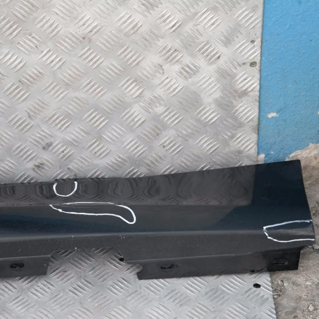 Bas de Porte Iris Seuil Droite Noir pour BMW E87 LCI à propos du numéro de pièce 36144 BMW E87 LCI Bas de Porte Iris Seuil Droite Noir - SKU 0036144-SCH8 - Numéro de pièce 36144