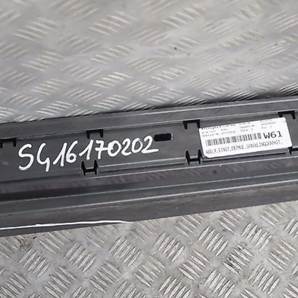 Schwellerleiste Blende Schweller rechts Sparkling Graphite A22 für BMW 1 er E87 LCI mit Teilenummer 51770036144 BMW 1 er E87 LCI Schwellerleiste Blende Schweller rechts Sparkling Graphite A22 - SKU 0036144-SG2 - Teilenummer 51770036144