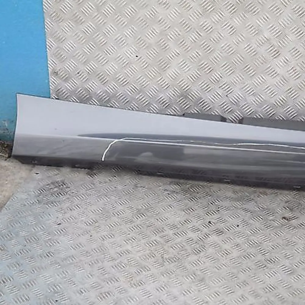 Listello Portiera Apertura Gonne Destra Frizzante Grafite per BMW E87 LCI con numero di parte 51770036144 BMW E87 LCI Listello Portiera Apertura Gonne Destra Frizzante Grafite - SKU 0036144-SG2 - Numero di parte 51770036144