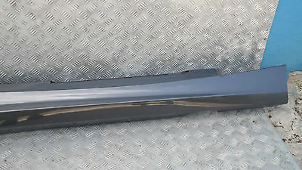 Bas de Porte Couverture Seuil Droite Mousseux Graphite pour BMW E87 LCI à propos du numéro de pièce 51770036144 BMW E87 LCI Bas de Porte Couverture Seuil Droite Mousseux Graphite - SKU 0036144-SG4 - Numéro de pièce 51770036144