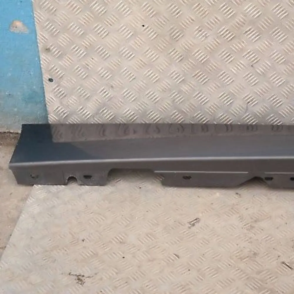 Bas de Porte Couverture Seuil Droite Mousseux Graphite A22 pour BMW E87 LCI à propos du numéro de pièce 36144 BMW E87 LCI Bas de Porte Couverture Seuil Droite Mousseux Graphite A22 - SKU 0036144-SG7 - Numéro de pièce 36144