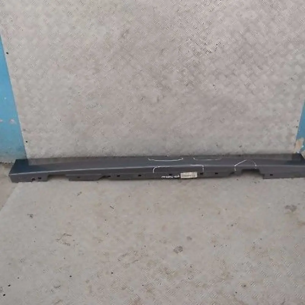 Faldón lateral derecho Sparkling Graphite - A22 para BMW E87 LCI con número de pieza 36144 BMW E87 LCI Faldón lateral derecho Sparkling Graphite - A22 - SKU 0036144-SG7 - Número de pieza 36144