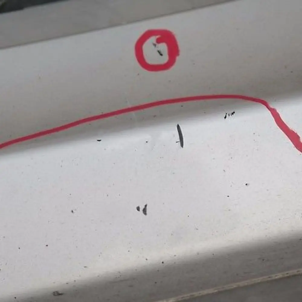 Sill strip side skirt right Titansilber Silver 354 para BMW 10 E87N LCI con número de pieza 51770036144 BMW 10 E87N LCI Sill strip side skirt right Titansilber Silver 354 - SKU 0036144-TS10 - Número de pieza 51770036144