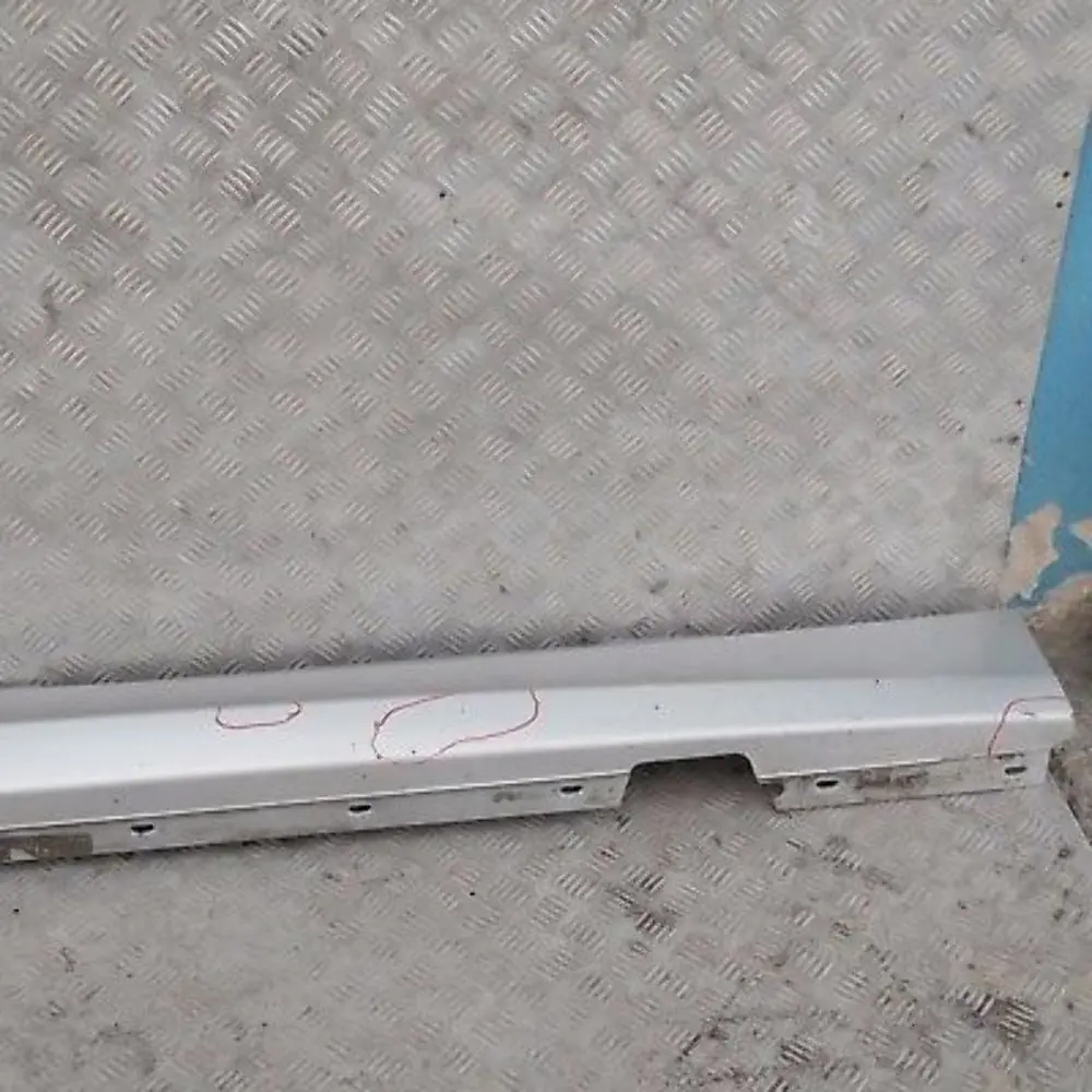 BMW E87 LCI Bas de Porte Couverture Seuil Droite Argent Titane Argent - SKU 0036144-TS8 - Numéro de pièce 51770036144