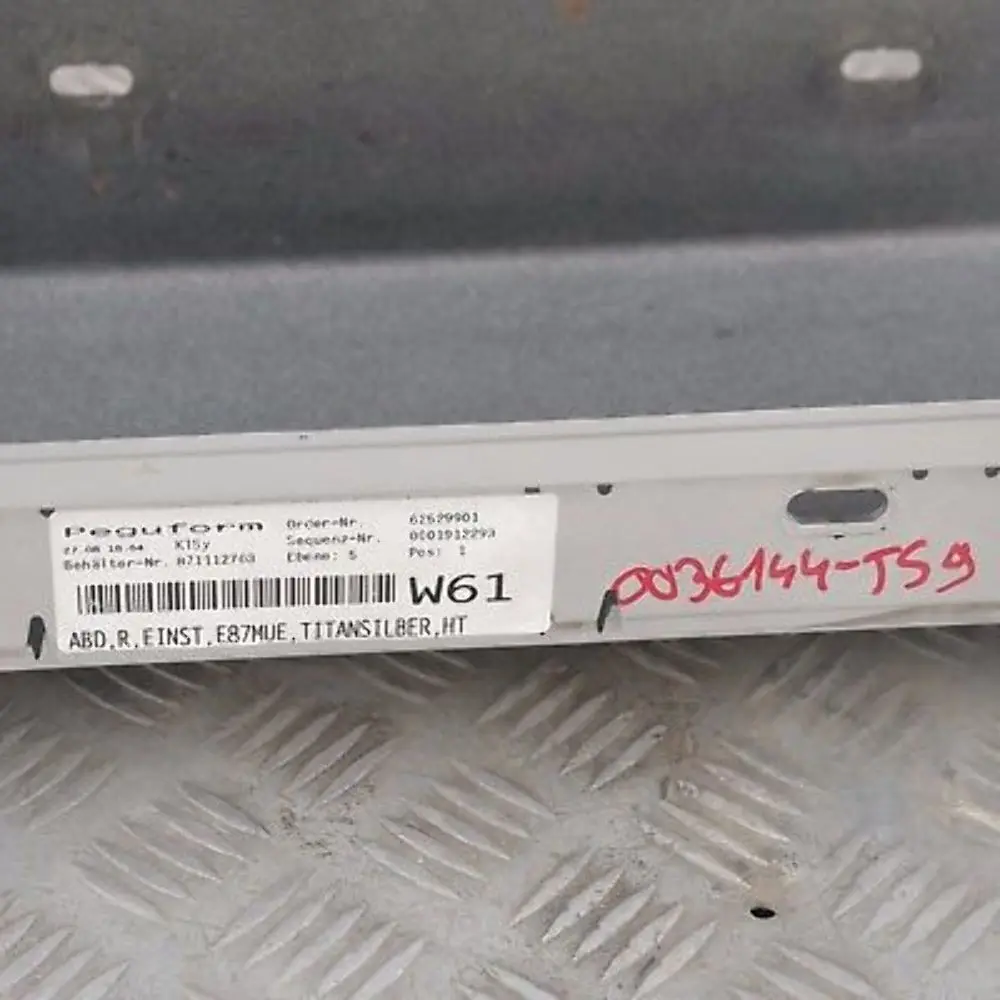 Faldón lateral derecho Titansilber Plata 354 para BMW 9 E87N LCI con número de pieza 51770036144 BMW 9 E87N LCI Faldón lateral derecho Titansilber Plata 354 - SKU 0036144-TS9 - Número de pieza 51770036144