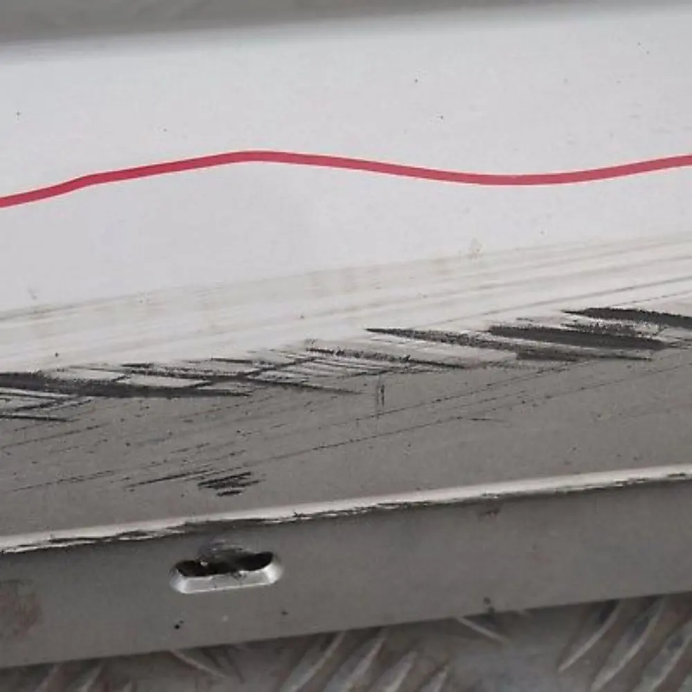 Faldón lateral derecho Titansilber Plata 354 para BMW 9 E87N LCI con número de pieza 51770036144 BMW 9 E87N LCI Faldón lateral derecho Titansilber Plata 354 - SKU 0036144-TS9 - Número de pieza 51770036144