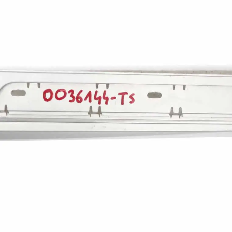 Nakładka Próg Prawy Titansilber - 354 do BMW E87 LCI o numerze 36144 BMW E87 LCI Nakładka Próg Prawy Titansilber - 354 - SKU 0036144-TS - Numer Części 36144